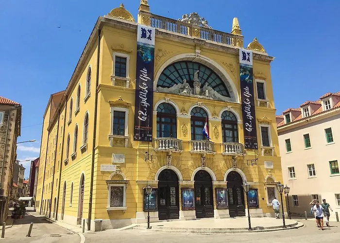 Luxury Duje Pensión 4*