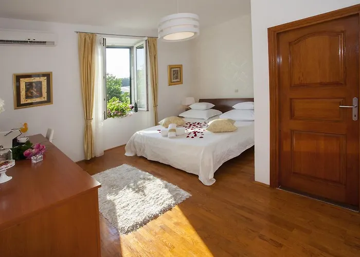 Pensión Luxury Duje 4*