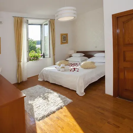 Guest house Luxury Duje 4*